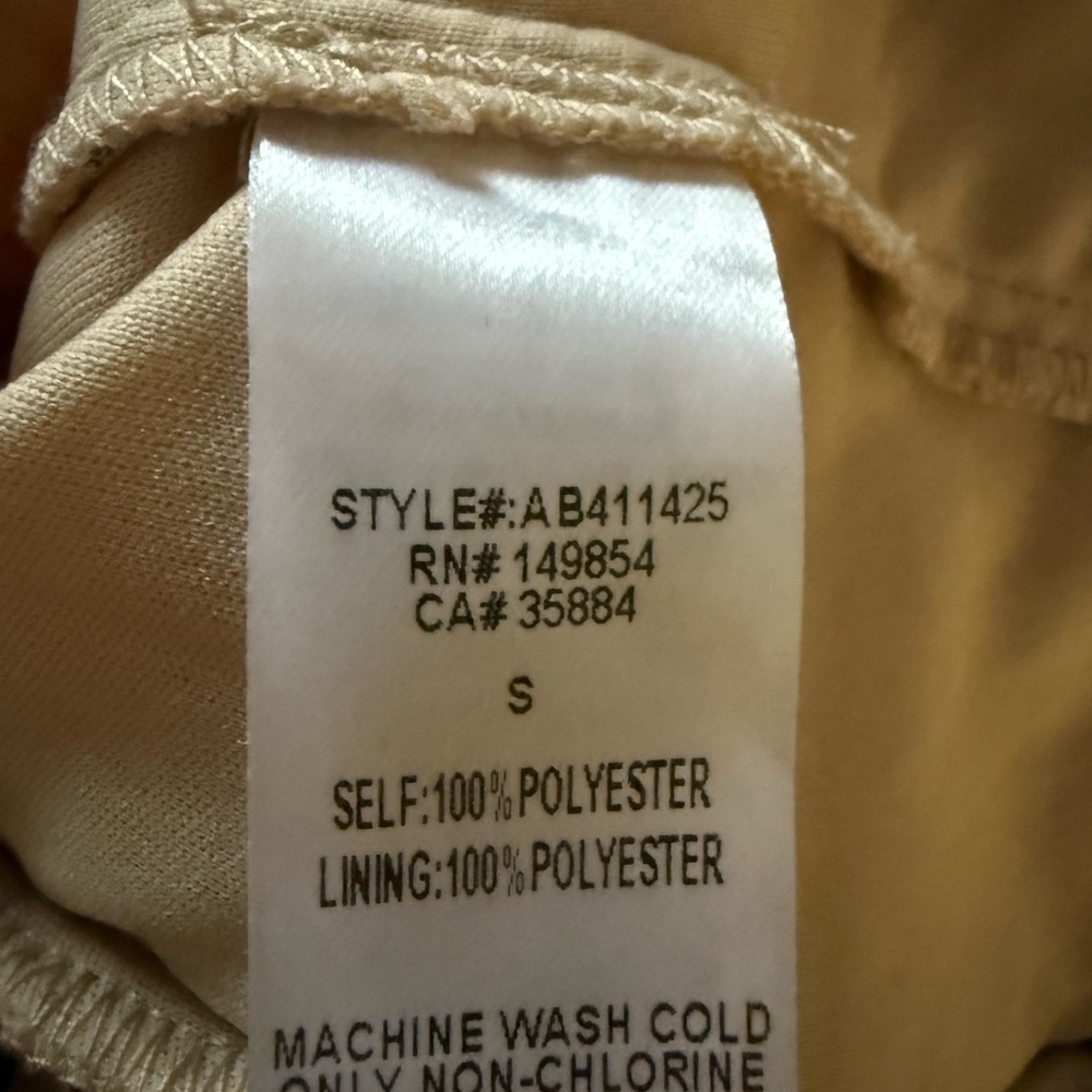 Sadie and Sage Polka Dot Ruched Top size S - Picture 8 of 8